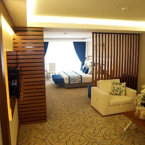 https://yol-is-holiday-trabzon-otel.hotelstrabzon.net
